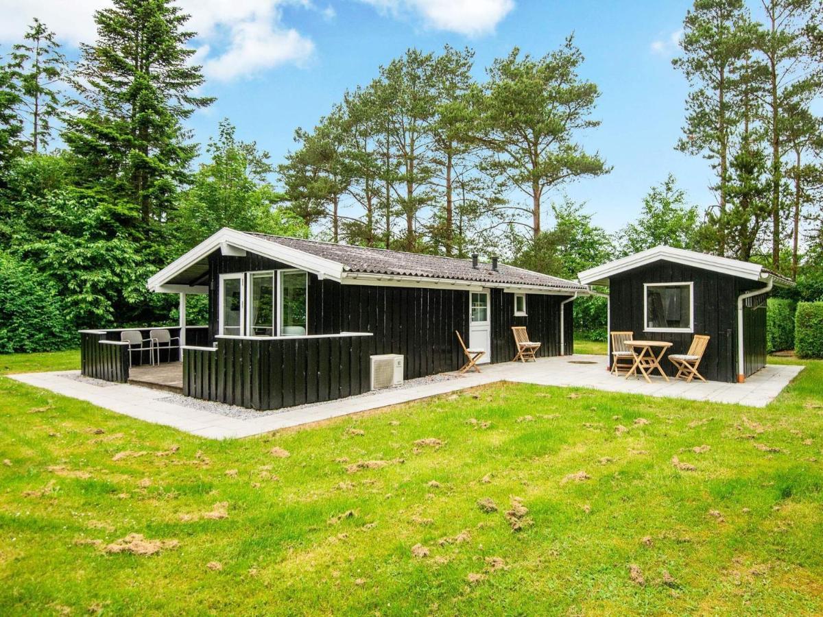 5 Person Holiday Home In Oksb L Dyreby Buitenkant foto